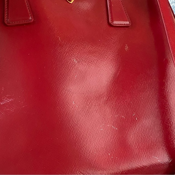 🍒PRADA🍒 Gardener saffiano vernice rosso cherry red gold patent large tote bag - Picture 12 of 16